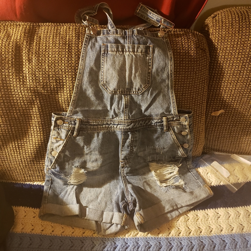 Women's overall jean shorts, distressed.